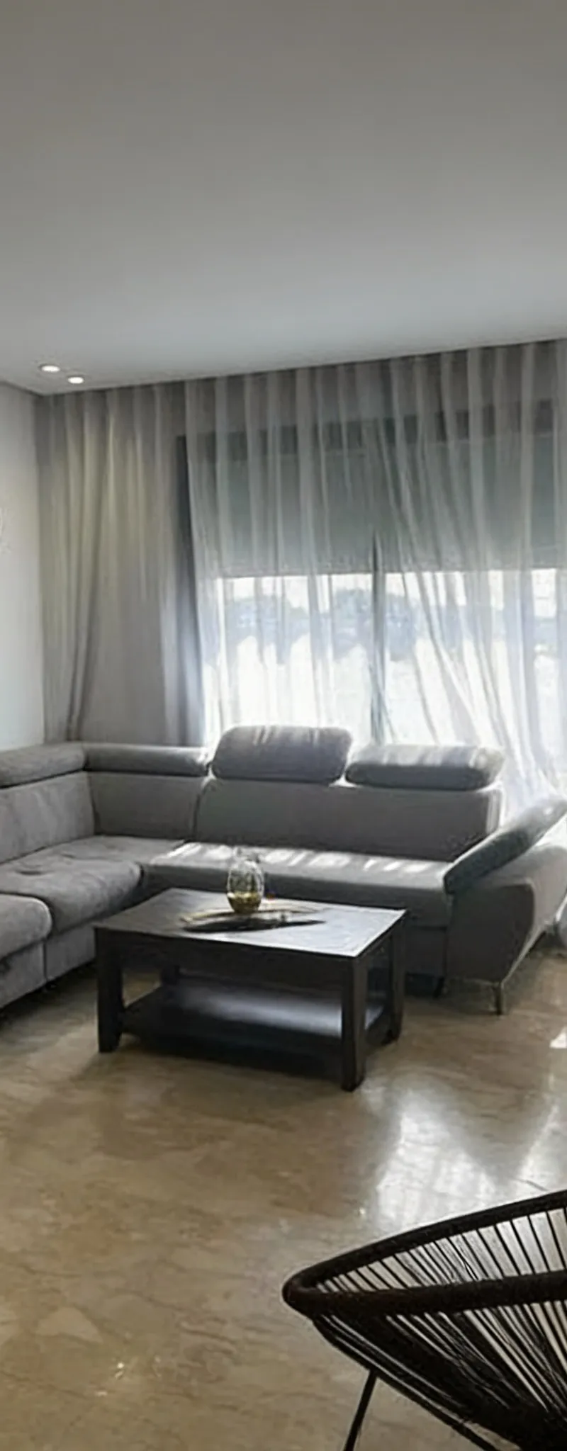 STUDIO MEUBLÉ À LOUER QUARTIER LES HÔPITAUX
