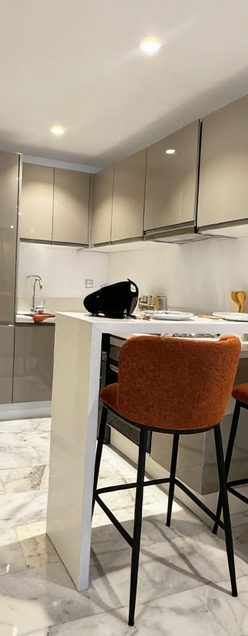 Des Luxes Studio Meublé partir 6000 jusqu'à 9000