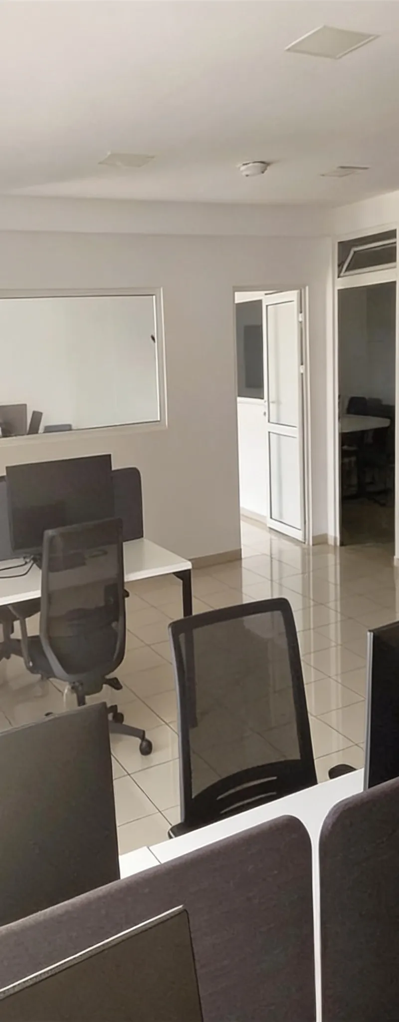 Plateau de bureau climatisé neuf au quartier 2 mars