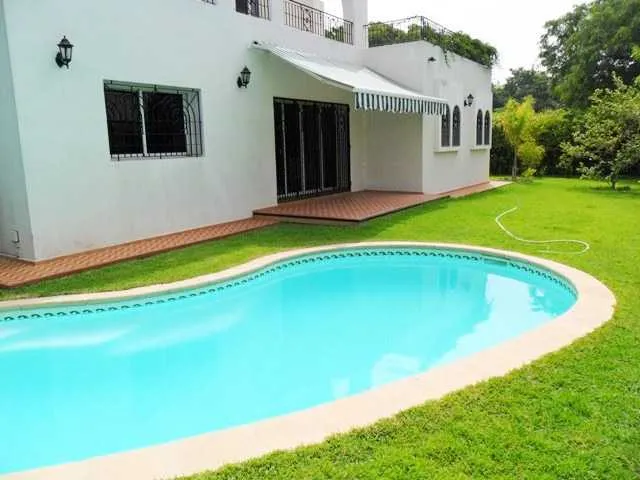 Villa avec piscine à louer à Hay Riad