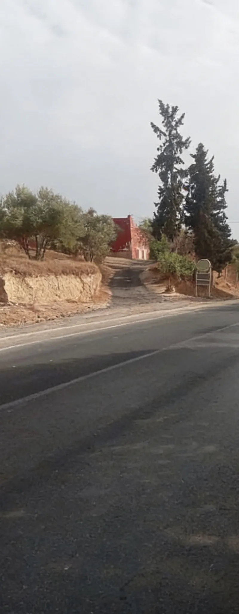 Terrain sur la route nationale