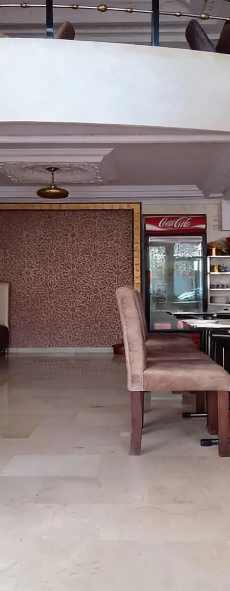 Local commercial à vendre avec licence restaurant entièrement équipé