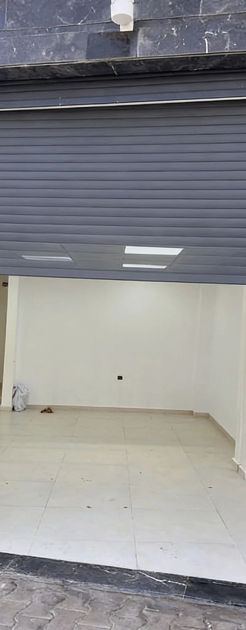 Magasin à vendre Résidence Touahri 14
