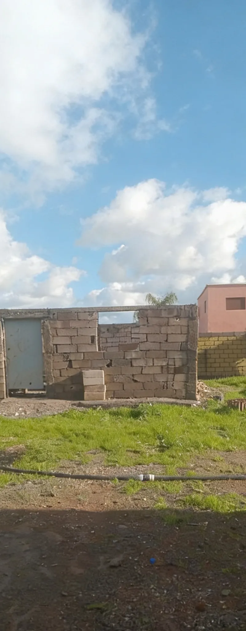Terrain à vendre avec puits et électricité principale