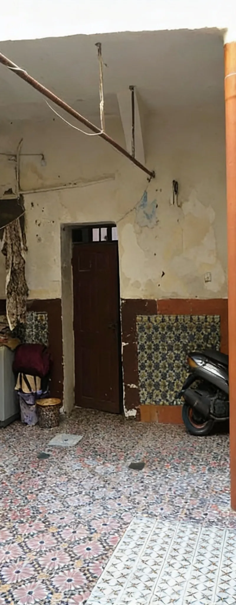 Vente d'une Riad avec plusieurs chambres, salons et toilettes.