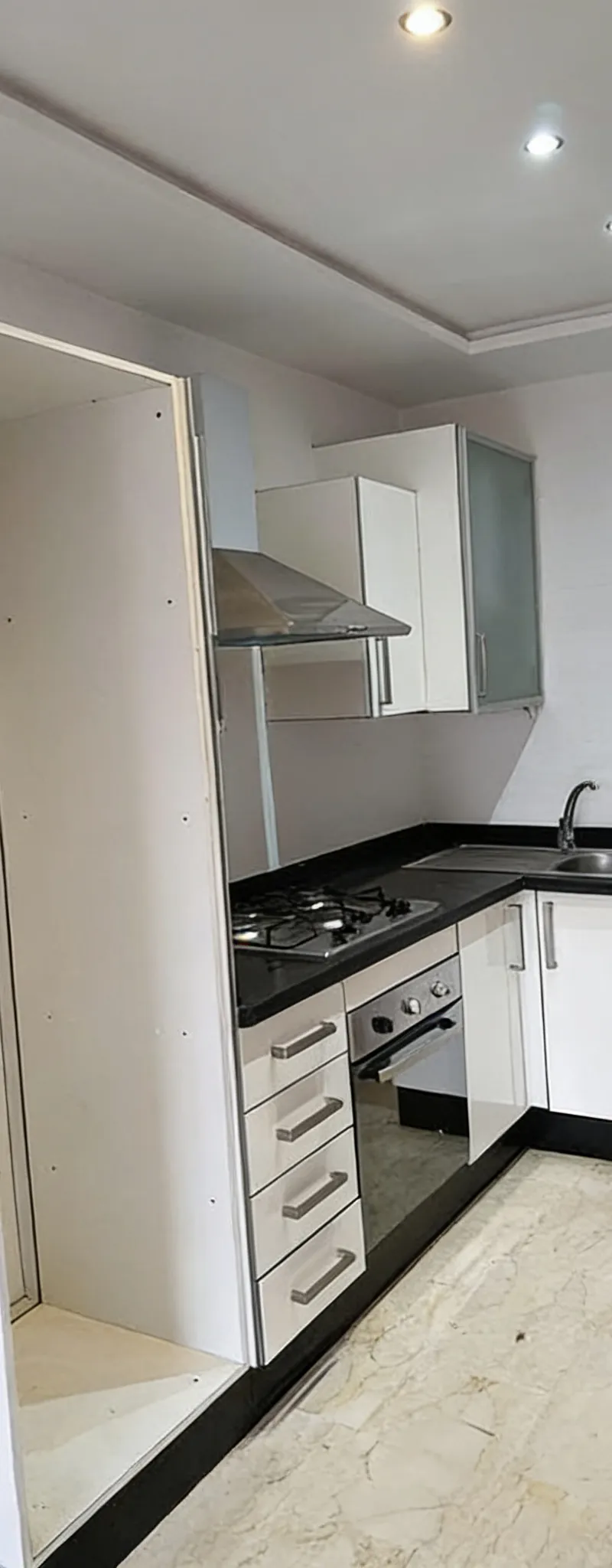 Studio vide à Palmier 4700