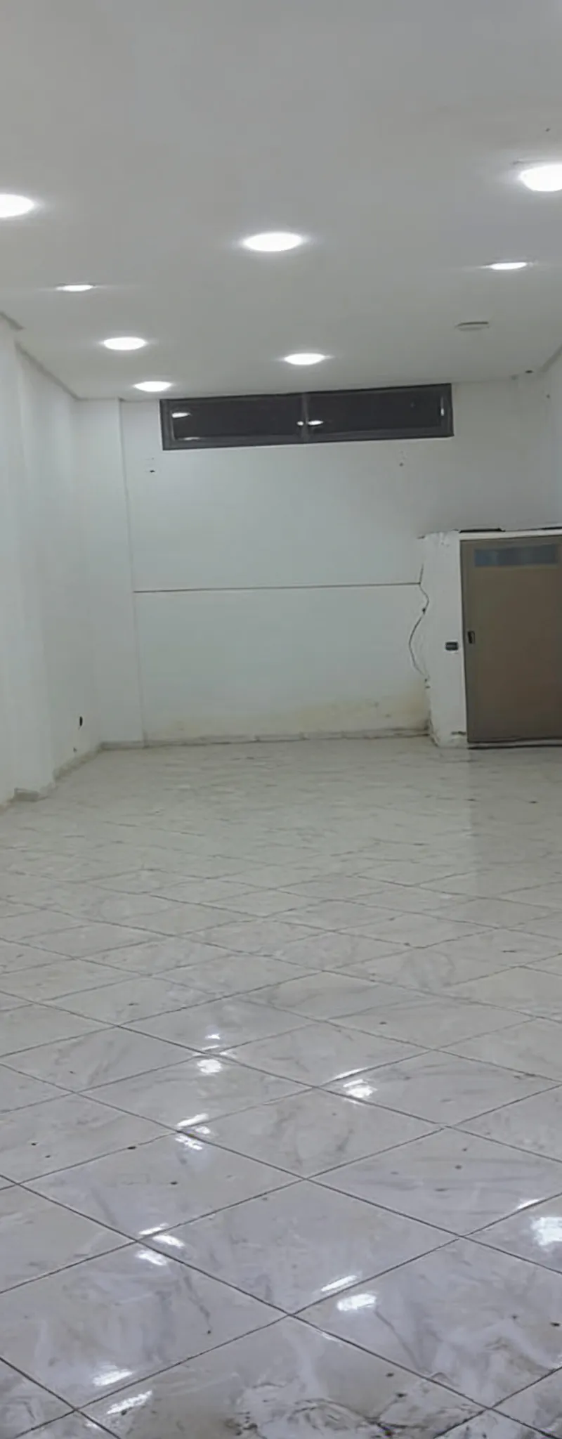 Magasin à louer à Anassi