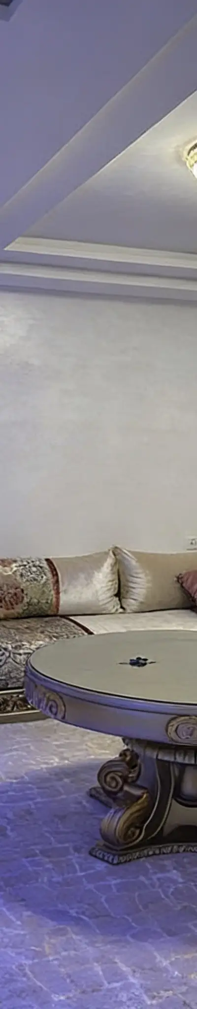 Appartement meublé à louer dans le quartier Shorouk dans un immeuble chic