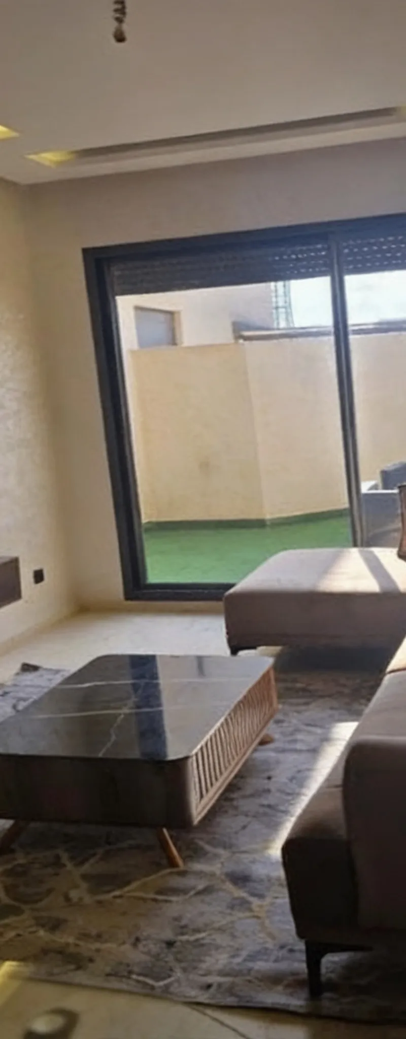 Studio meublé avec terrasse à l'Oasis