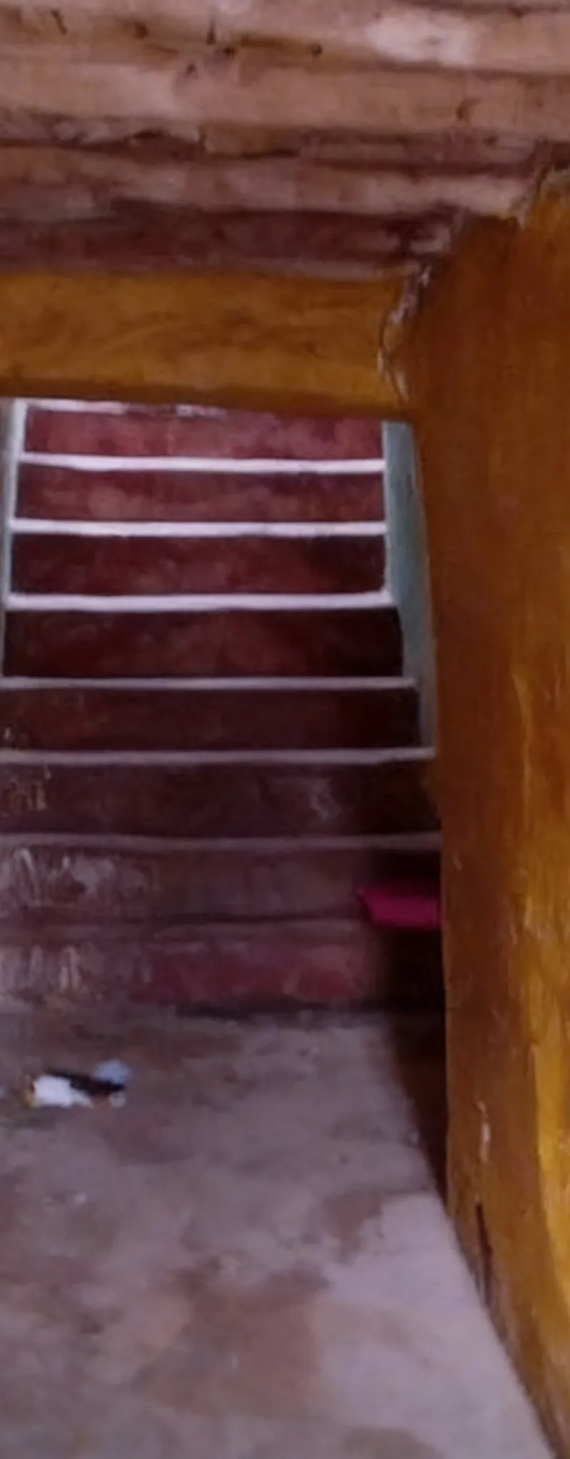 Maison ancienne à rénover avec deux appartements séparés