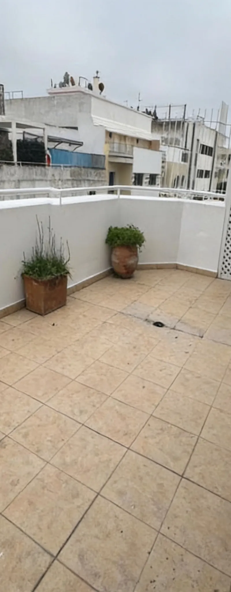 Location appartement vide avec une jolie terrasse