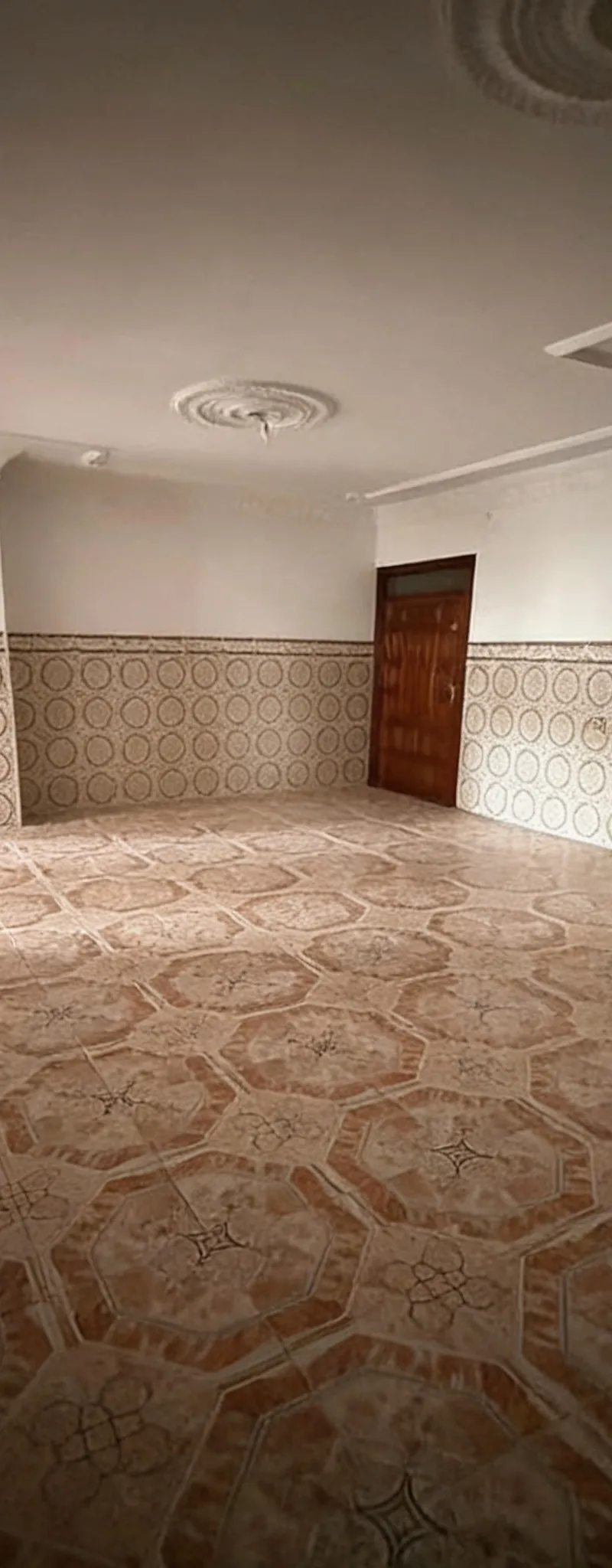 Appartement spacieux à louer 150m² à Berreన్స్ près de la Banque Populaire
