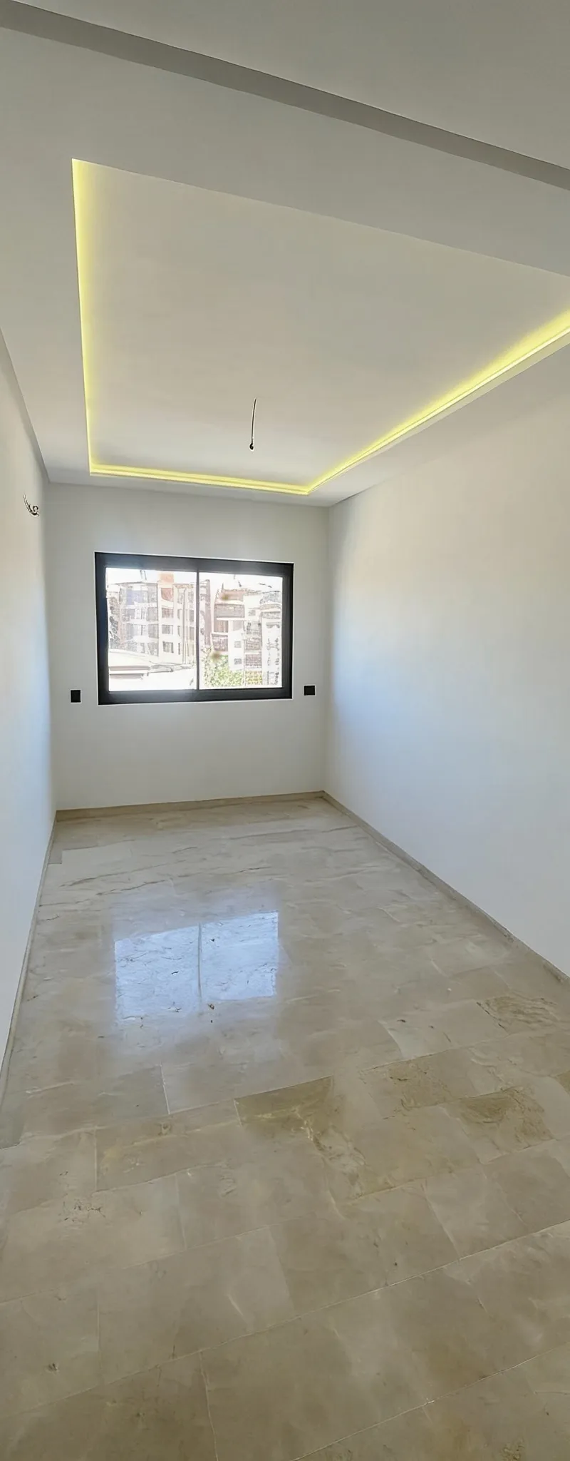 Appartement vide avec piscine et parkig