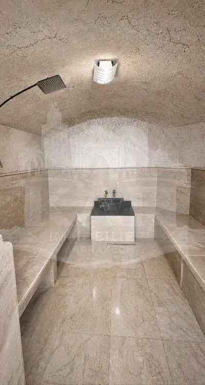 Magasin commercial avec hammams et espaces soins