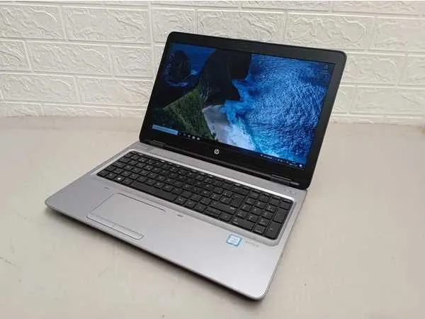 Hp i7 HQ 6eme Ram 8 disc 256 SSD écran 15