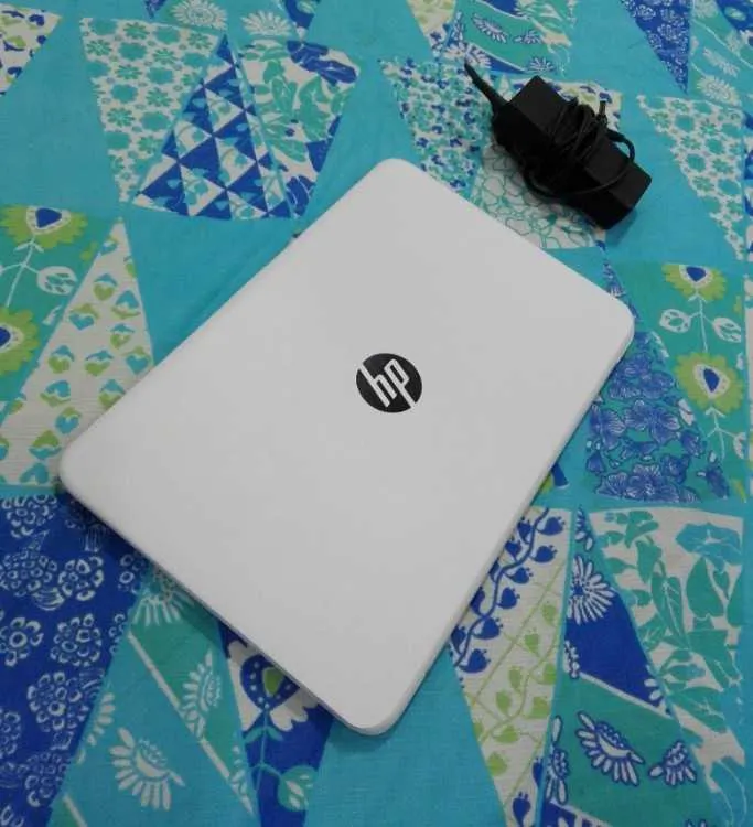 Hp Slime bon état disc SSD batterie 5h et cartable