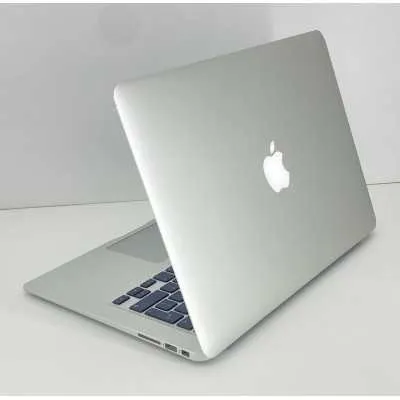 MacBook i5 Slime air Ram 8 disc SSD