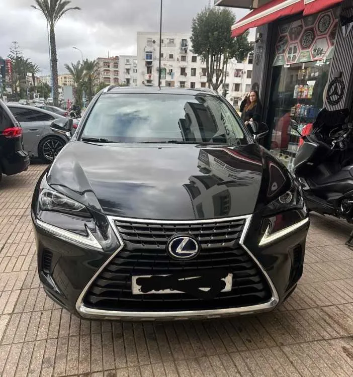 lexus NX hybrid première main maintenu la maison
