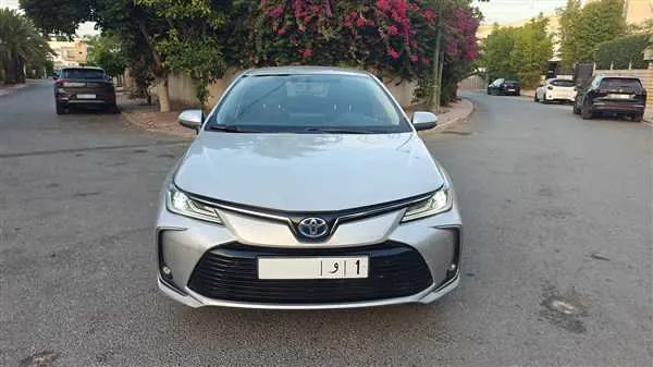 TOYOTA COROLLA PRESTIGE HYBRID