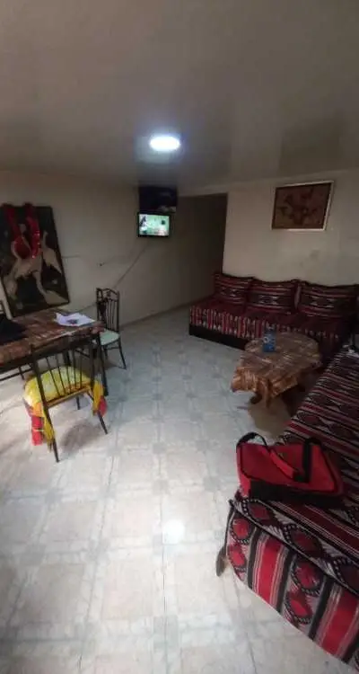 Studio semi meublé à louer à florida 3000 DH